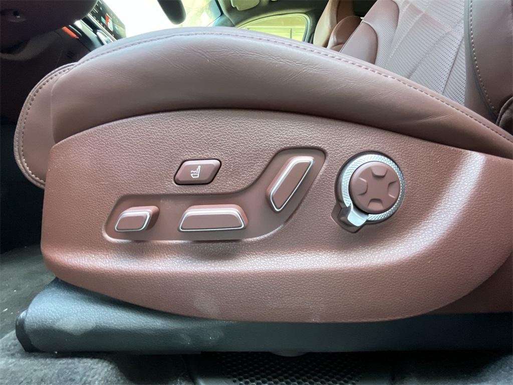new 2025 Genesis GV80 car, priced at $81,917