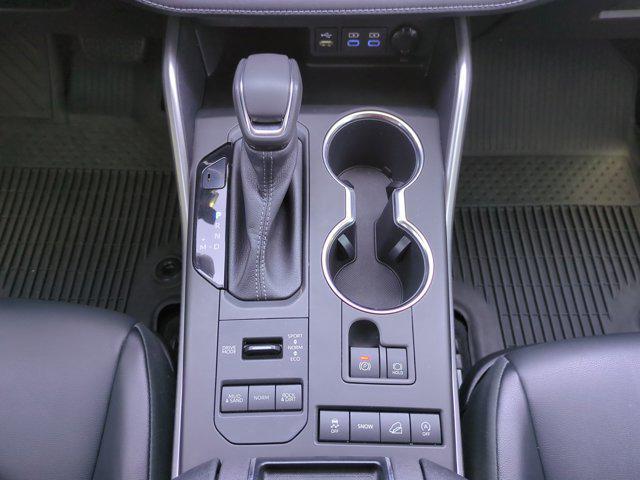 used 2022 Toyota Highlander car, priced at $33,388