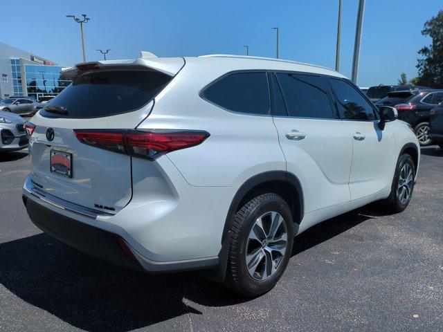 used 2022 Toyota Highlander car, priced at $33,388