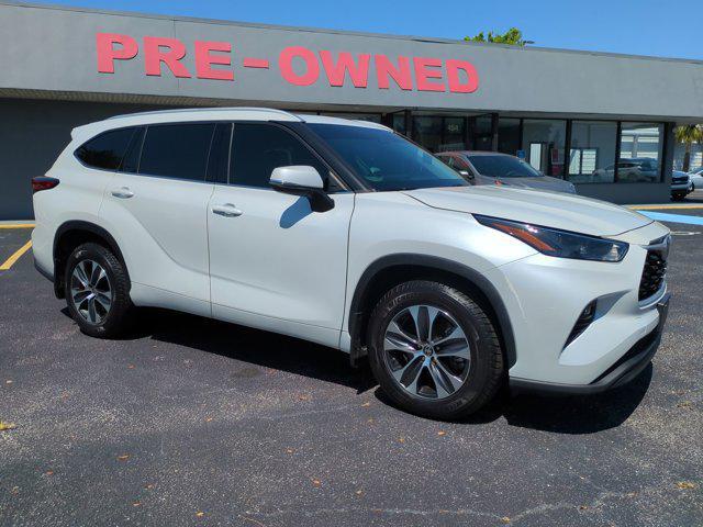used 2022 Toyota Highlander car, priced at $33,388