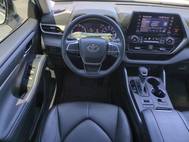 used 2022 Toyota Highlander car, priced at $33,388