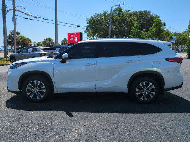 used 2022 Toyota Highlander car, priced at $33,388