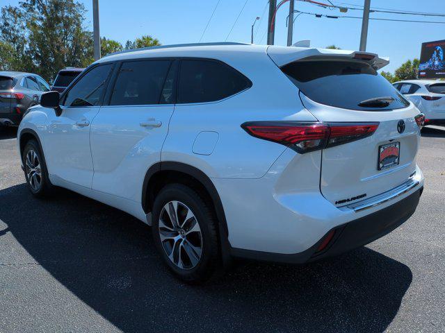 used 2022 Toyota Highlander car, priced at $33,388