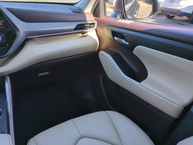 used 2022 Toyota Highlander car, priced at $27,988