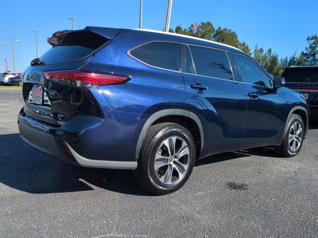 used 2022 Toyota Highlander car, priced at $27,988