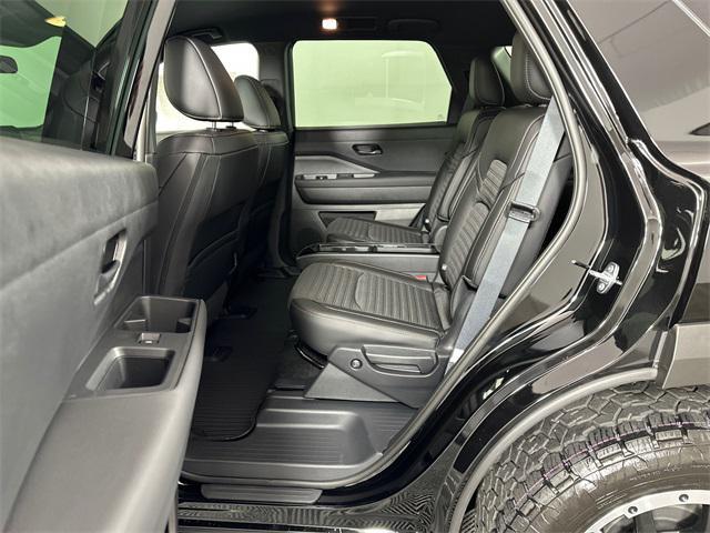 new 2025 Nissan Pathfinder car, priced at $41,620