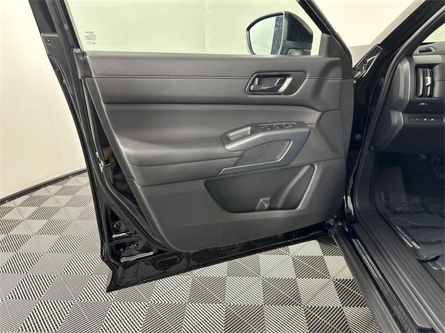 new 2025 Nissan Pathfinder car, priced at $41,620