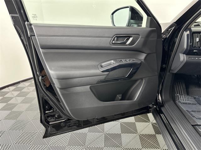 new 2025 Nissan Pathfinder car, priced at $38,776