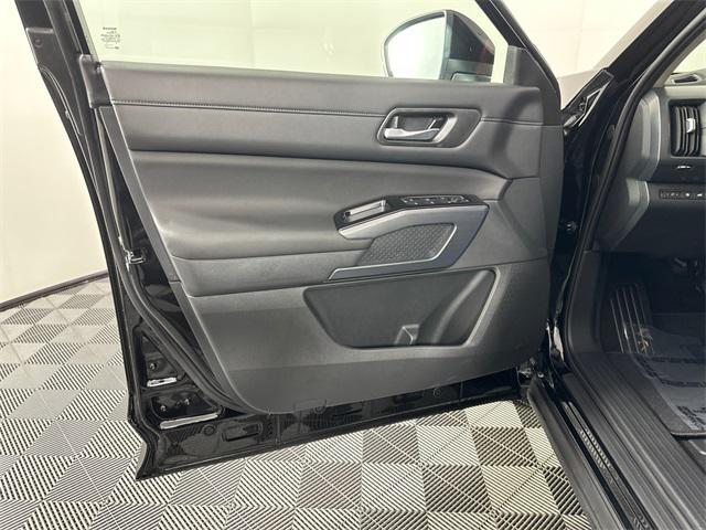 new 2025 Nissan Pathfinder car, priced at $42,173