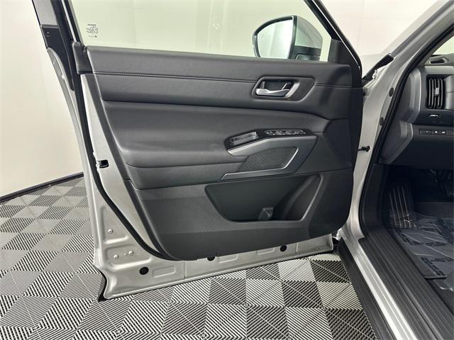 new 2025 Nissan Pathfinder car, priced at $46,925