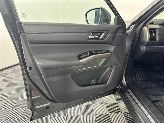 new 2025 Nissan Pathfinder car, priced at $48,526