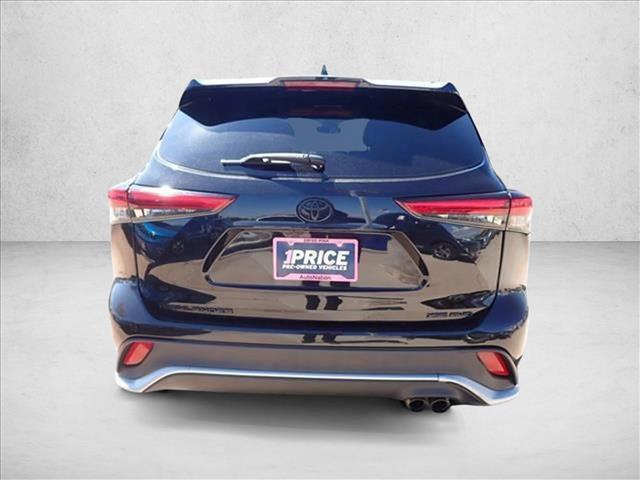 used 2022 Toyota Highlander car, priced at $34,999