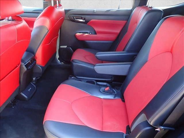 used 2022 Toyota Highlander car, priced at $34,999