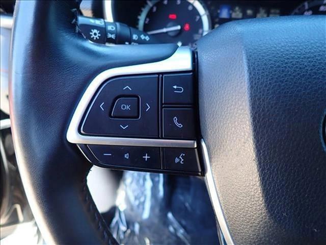 used 2022 Toyota Highlander car, priced at $34,999