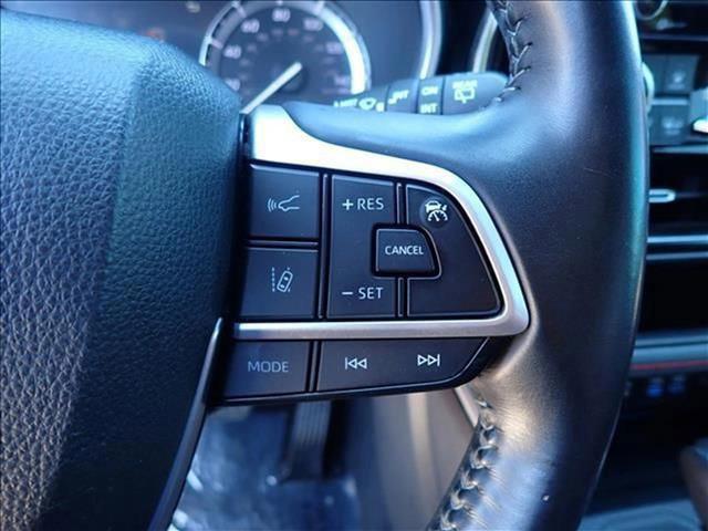 used 2022 Toyota Highlander car, priced at $34,999