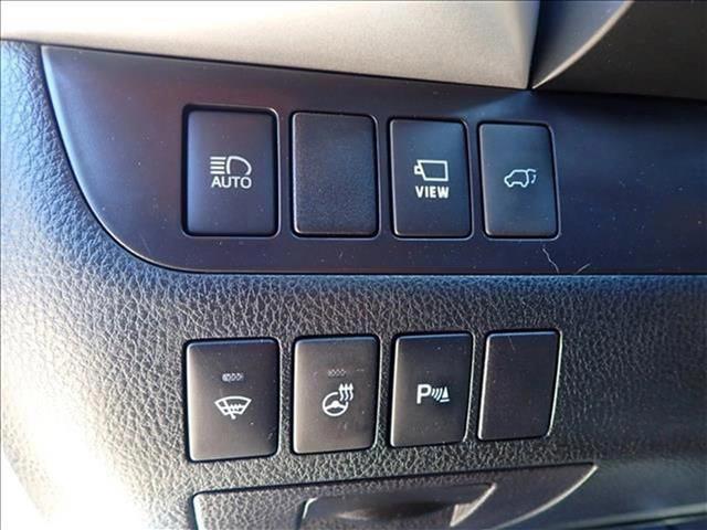 used 2019 Toyota Highlander Hybrid car, priced at $27,499