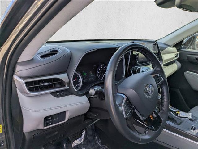 used 2021 Toyota Highlander car, priced at $25,999