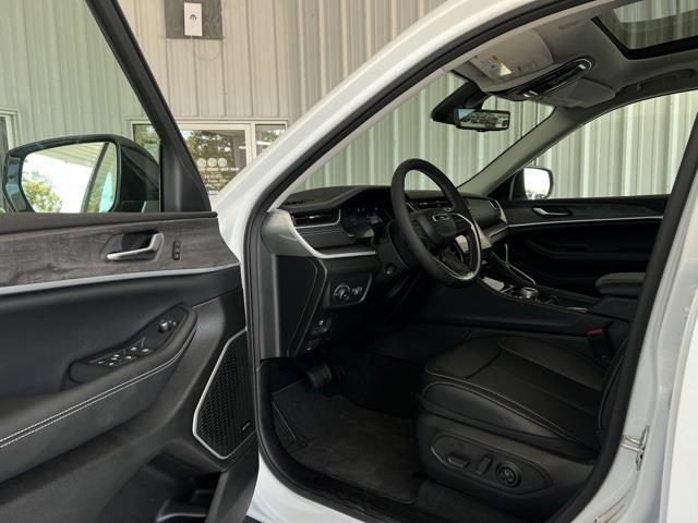 new 2023 Jeep Grand Cherokee car, priced at $45,499