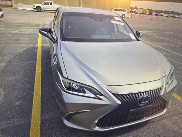 used 2019 Lexus ES 300h car, priced at $28,492