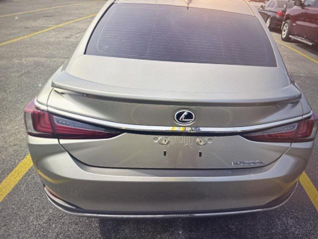 used 2019 Lexus ES 300h car, priced at $28,492