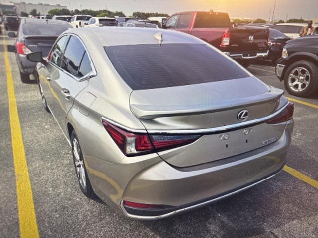 used 2019 Lexus ES 300h car, priced at $28,492
