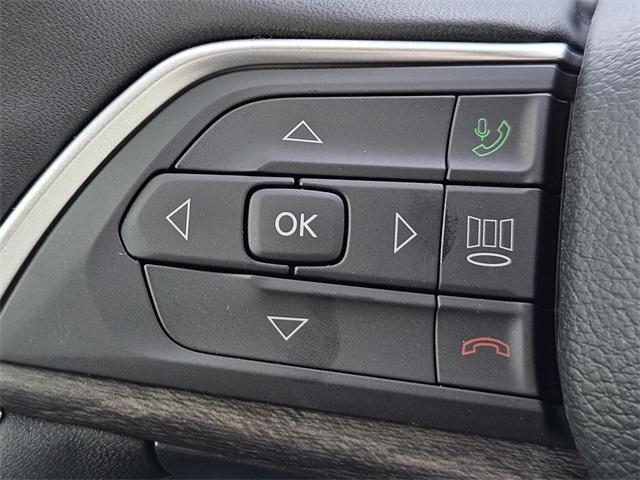 new 2025 Jeep Grand Cherokee car, priced at $43,990