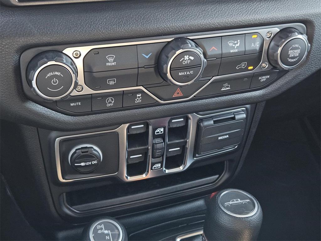 new 2025 Jeep Gladiator car, priced at $41,990