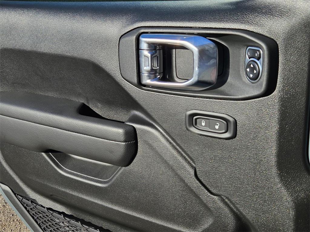 new 2025 Jeep Gladiator car, priced at $41,990