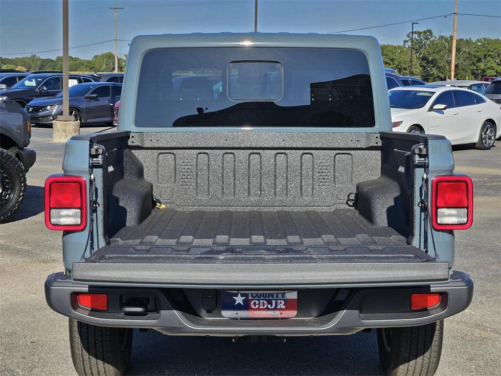 new 2025 Jeep Gladiator car, priced at $41,990