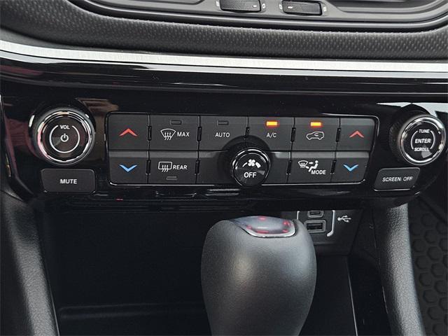 new 2025 Jeep Compass car, priced at $33,990
