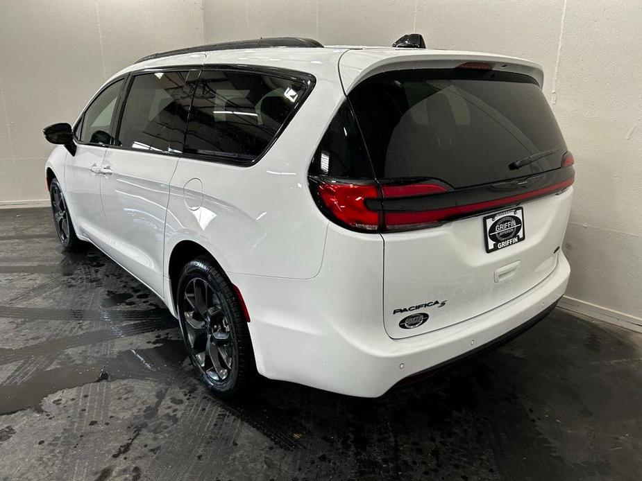new 2024 Chrysler Pacifica car, priced at $48,566