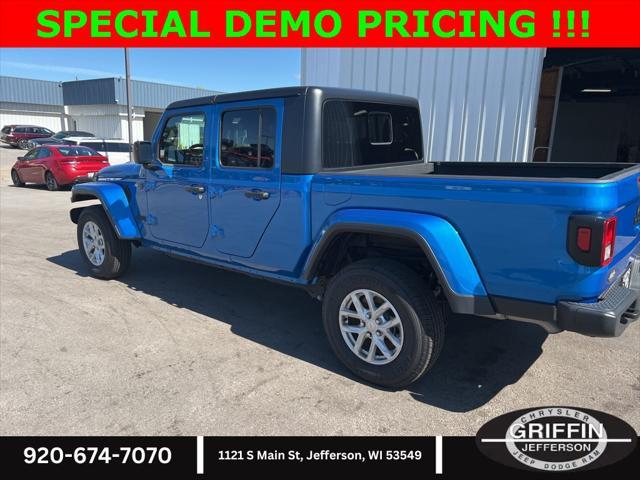 new 2023 Jeep Gladiator car, priced at $40,999