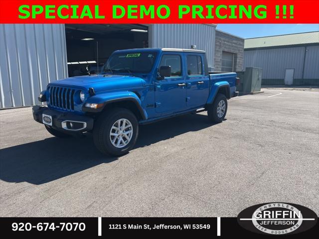 new 2023 Jeep Gladiator car, priced at $40,999