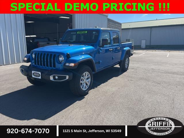 new 2023 Jeep Gladiator car, priced at $40,999