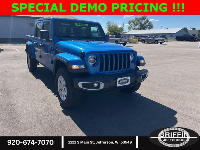 new 2023 Jeep Gladiator car, priced at $40,999