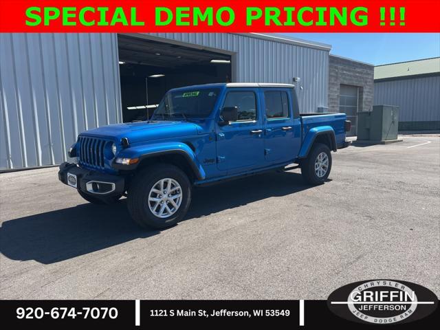 new 2023 Jeep Gladiator car, priced at $40,999