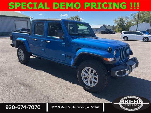 new 2023 Jeep Gladiator car, priced at $40,999