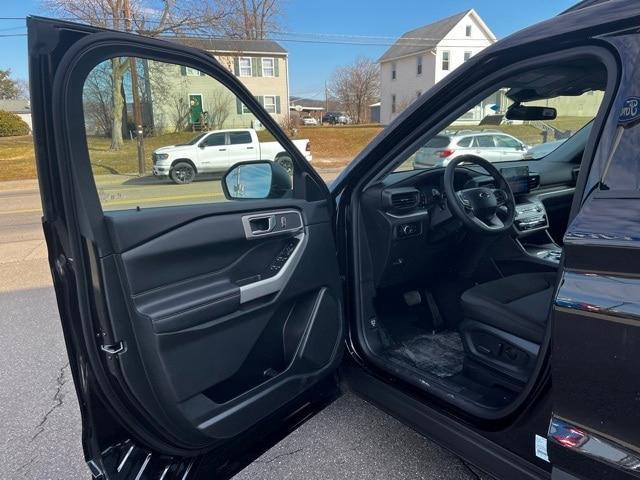 new 2024 Ford Explorer car, priced at $41,162