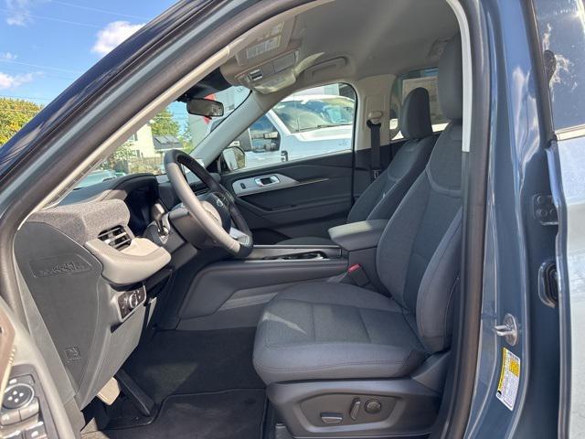 new 2025 Ford Explorer car, priced at $42,323