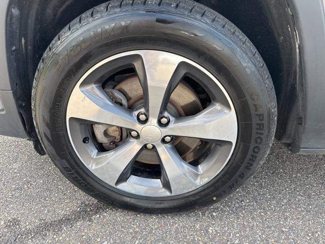 used 2019 Jeep Cherokee car, priced at $17,653