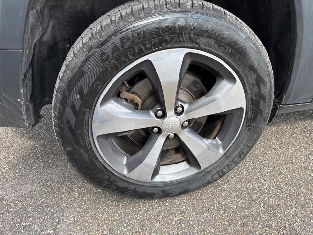 used 2019 Jeep Cherokee car, priced at $17,653
