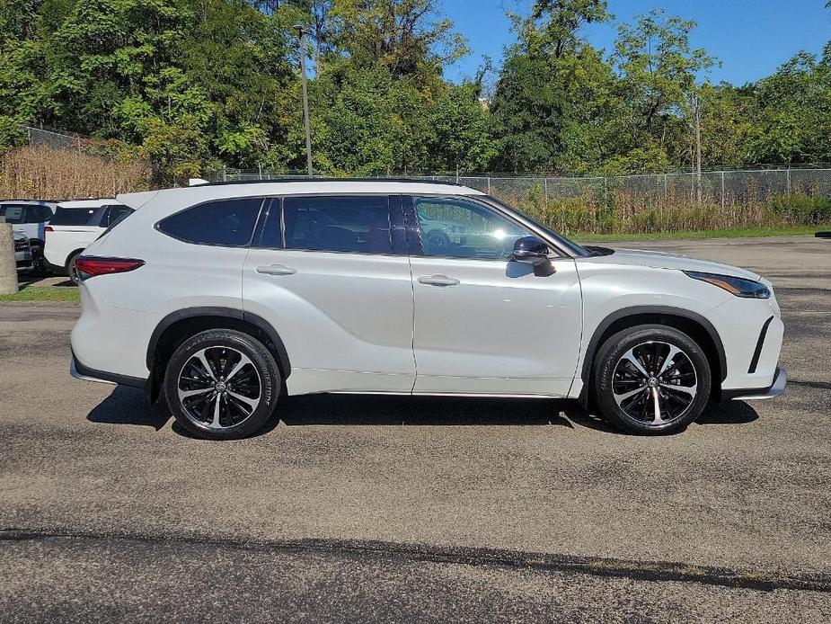 used 2022 Toyota Highlander car, priced at $37,999