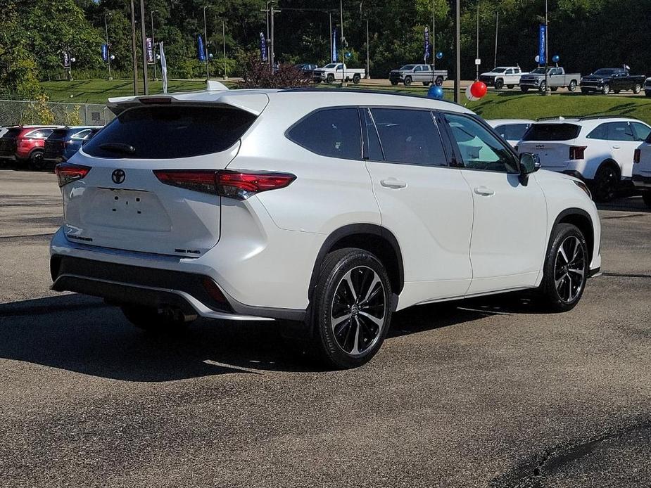 used 2022 Toyota Highlander car, priced at $37,999