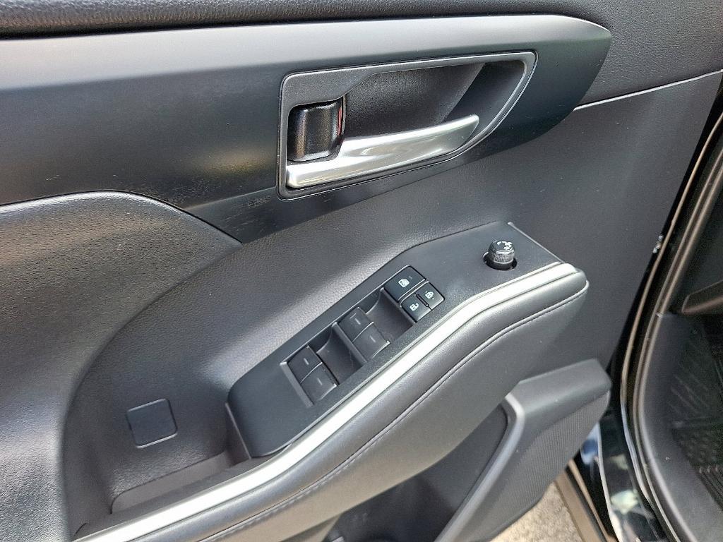 used 2021 Toyota Highlander car, priced at $32,999
