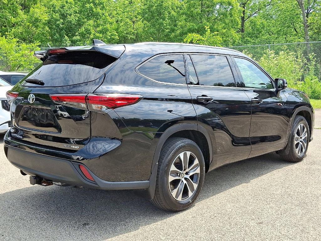 used 2021 Toyota Highlander car, priced at $32,999