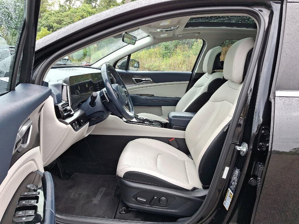 used 2023 Kia Sportage Hybrid car, priced at $25,499