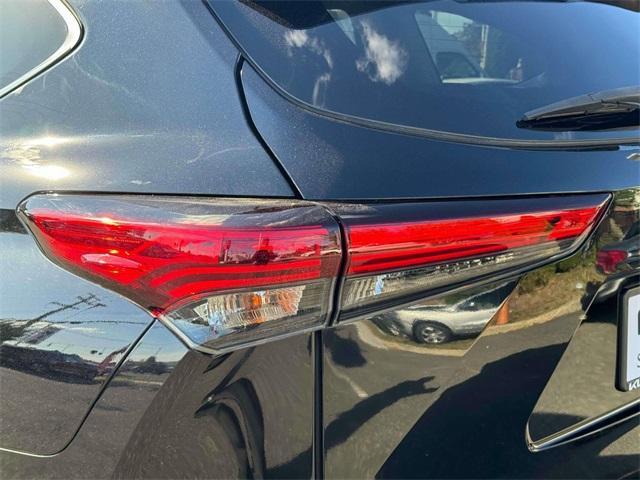 used 2020 Toyota Highlander car, priced at $27,987