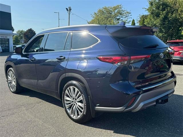 used 2021 Toyota Highlander car, priced at $37,232