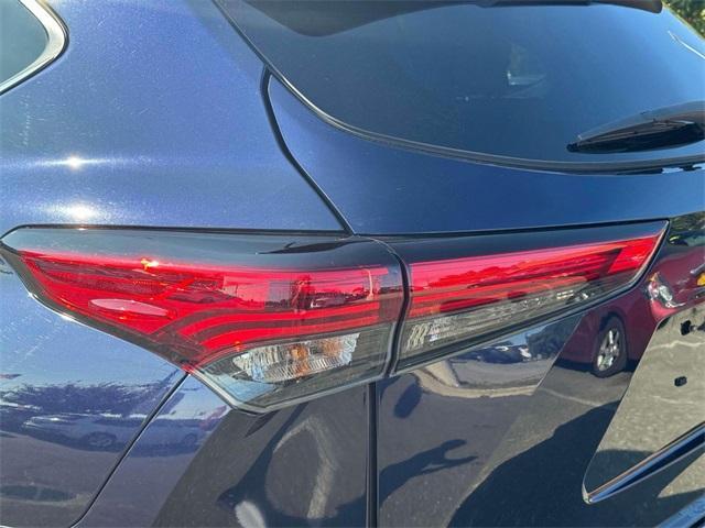 used 2021 Toyota Highlander car, priced at $37,232