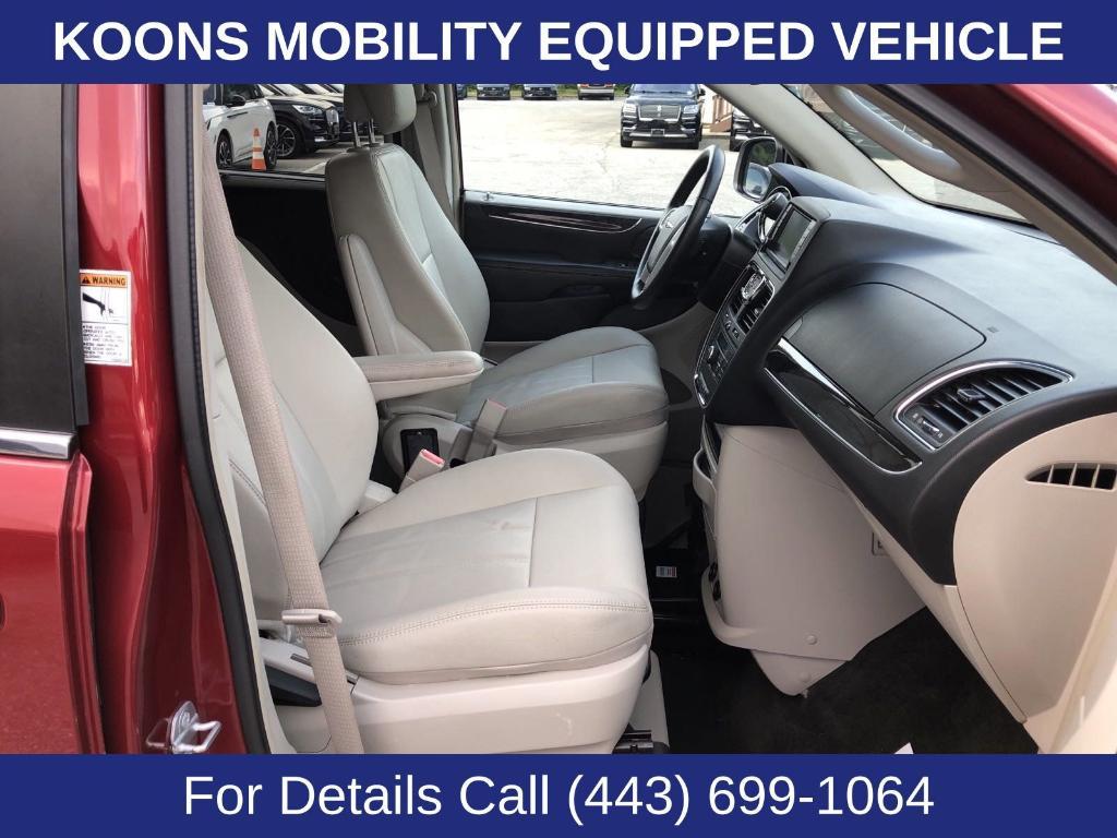 used 2015 Chrysler Town & Country car